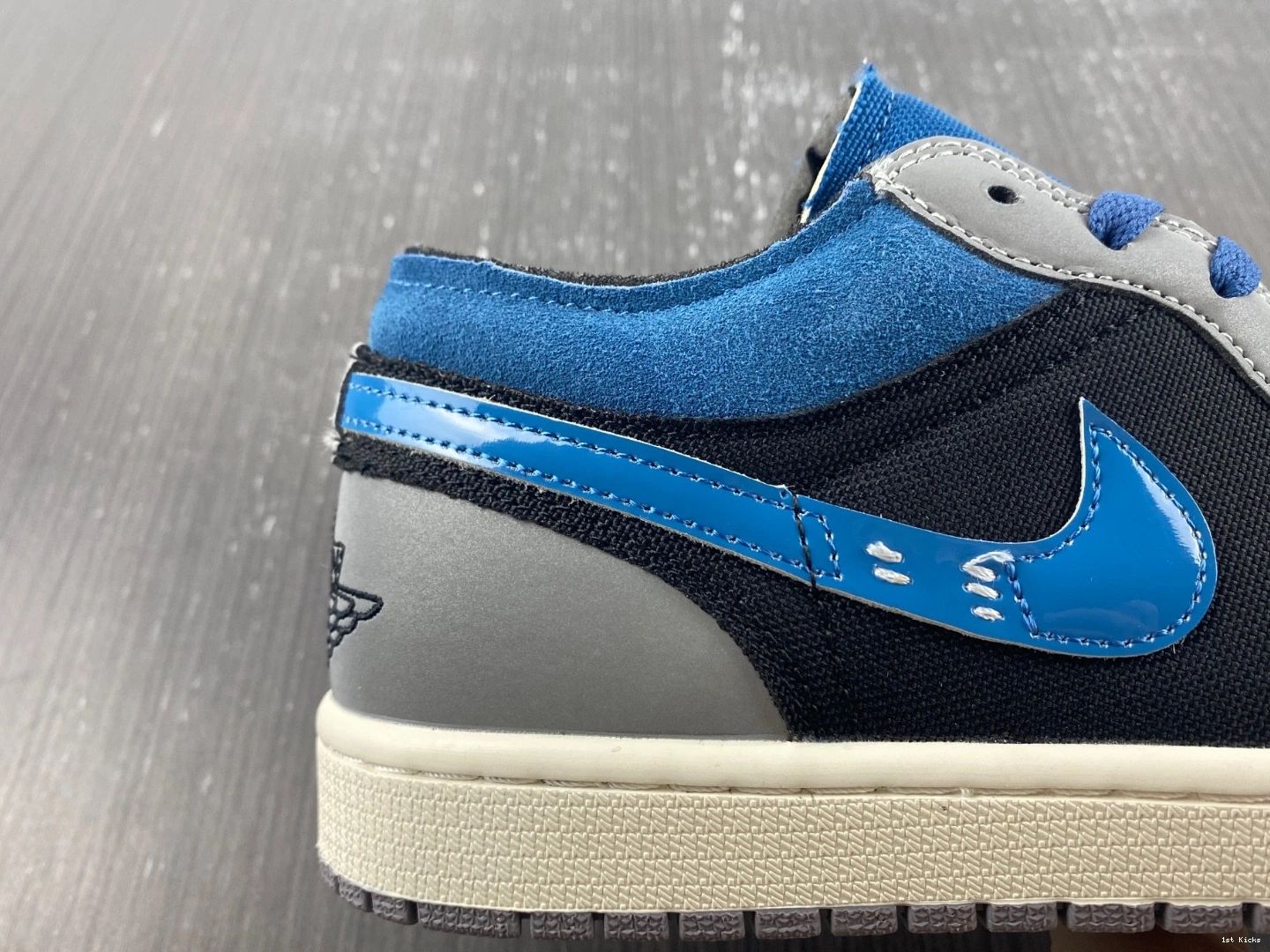 DR8867-400 Jordan Air Navy 1 Low Craft 0412